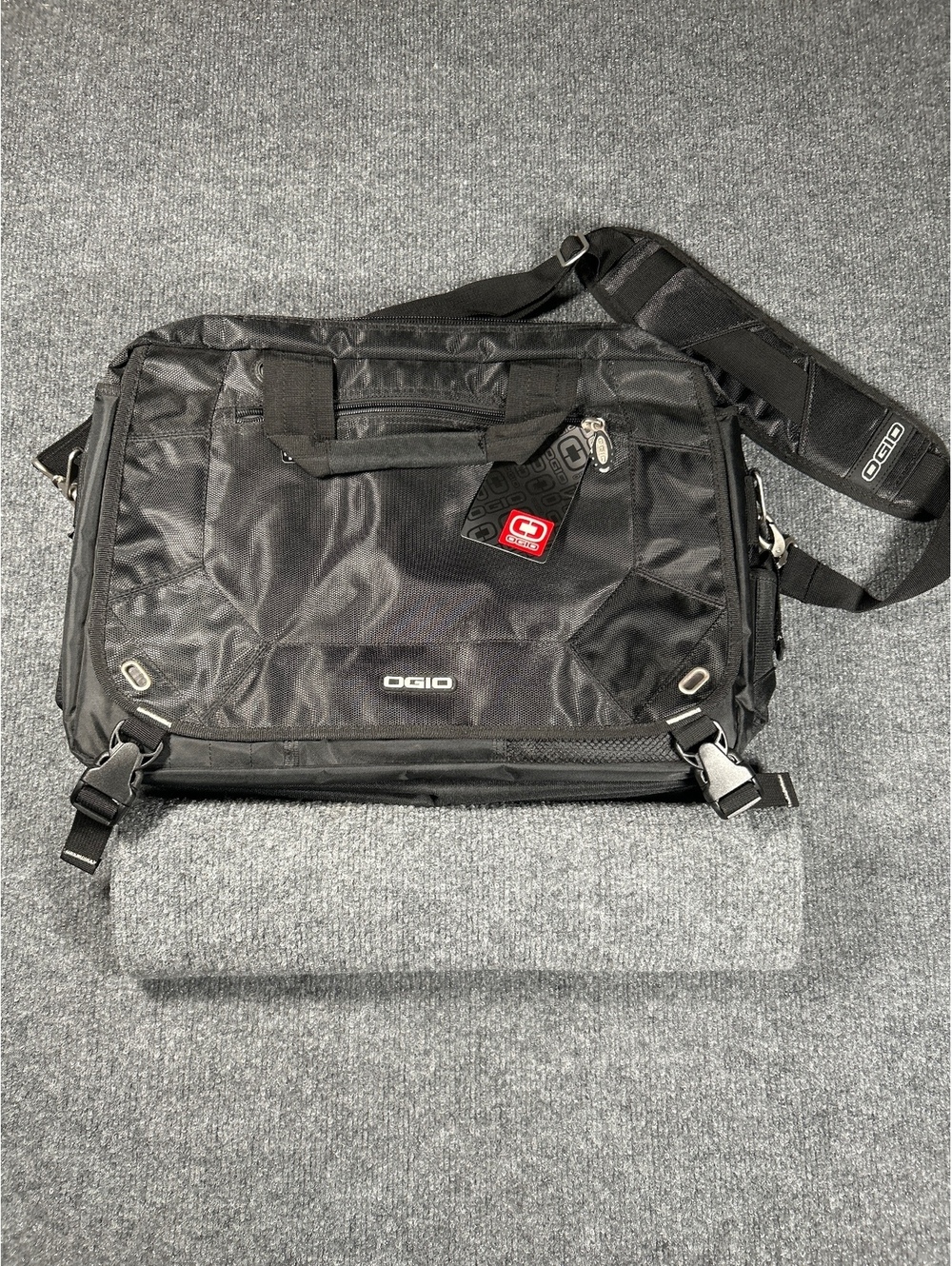 Ogio Black Durable Shoulder Laptop Bag with Adjustable Strap